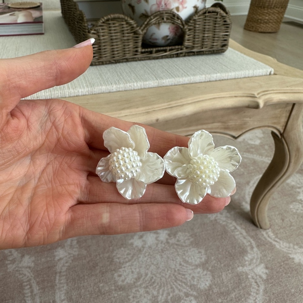 Elegant White Floral Earrings